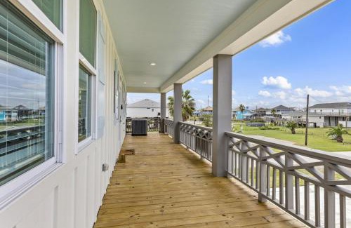 Crystal Beach House | Direct Beach Access Huge Deck Overlooking Canal