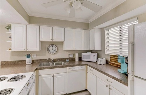 Bradenton Beach Condo | ~Direct Beach Access~Summertime Great Rates~