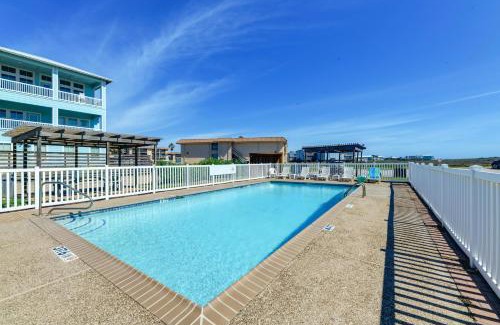 Port Aransas Apartment | Direct Beach Access Sunny Port Aransas Condo