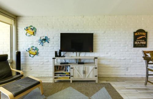 Port Aransas Apartment | Direct Beach Access Sunny Port Aransas Condo
