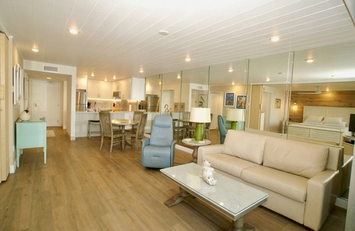 Sanibel Condo | Direct Beach Front -20 Ft to Beach- Sundial Resort Largest 1 Bedroom