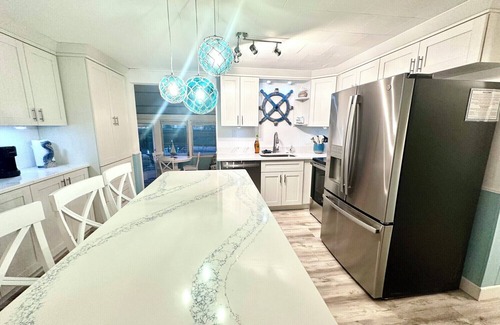 Brooksville House | Direct Gulf Access Waterfront 10 Minutes to Gulf! Rent our Pontoon or Bring Your Boat! Floating Dock!