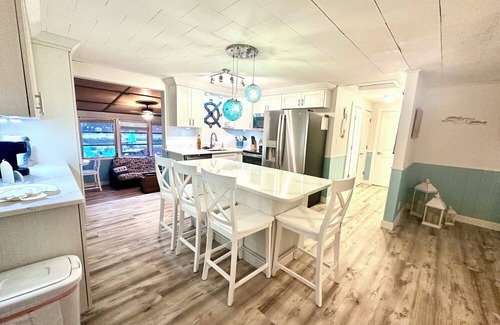 Brooksville House | Direct Gulf Access Waterfront 10 Minutes to Gulf! Rent our Pontoon or Bring Your Boat! Floating Dock!