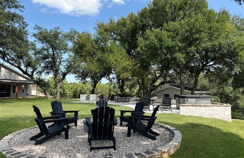 Laguna Park House | DIRECT LAKE ACCESS in a boutique-style lakehouse on Lake Whitney!