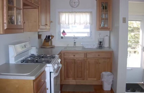 New England Cottage | Direct LI sound waterfront cottage, one level living in Hawks Nest Beach