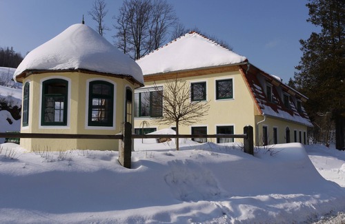 Furth im Wald Apartment | Direct location on the edge of the forest with high-quality wellness area Pet-friendly!
