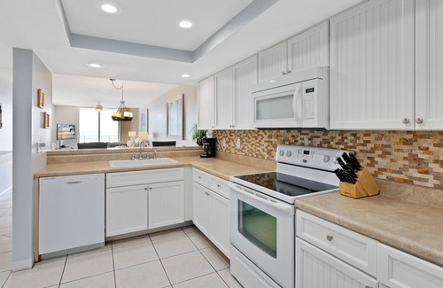 Seacoast Shores Condo | Direct Ocean View Condo w/Extra Large Balcony & Heated Pool
