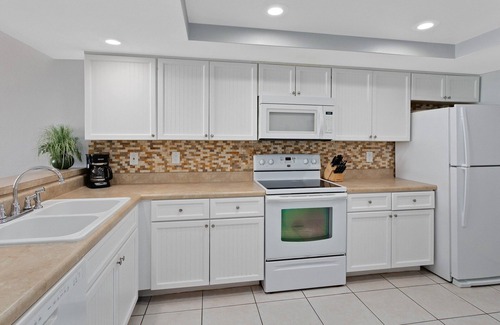 Seacoast Shores Condo | Direct Ocean View Condo w/Extra Large Balcony & Heated Pool