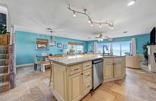 Melbourne Beach House | Direct Oceanfront Heavenly Retreat, fully licensed 6465