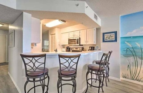 Seawinds Condo Condo | Direct oceanfront Ormond Beach condo with private balcony, heated pool and garage