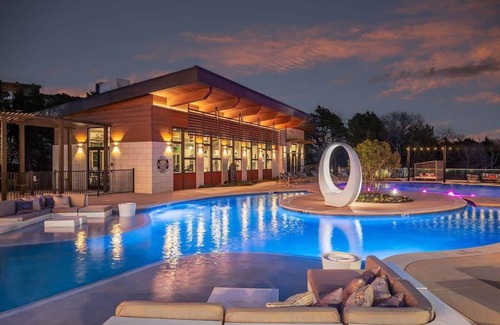Richardson Apartment | Direct Trail Access! Parking, Pool, Gym 02