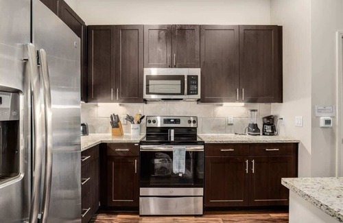 Richardson Apartment | Direct Trail Access! Parking, Pool, Gym 04