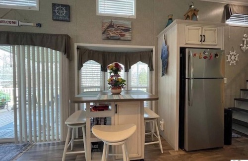 Cadiz Cottage | Direct waterfront property! Book your Summer Vacation NOW!