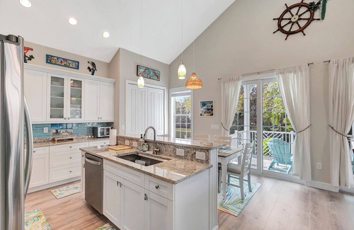 Weeki Wachee Gardens House | DIRECT WEEKI WACHEE RIVER FRONT! NEW CUSTOMHOME! WELCOME TO RIVER MARGARITAVILLE