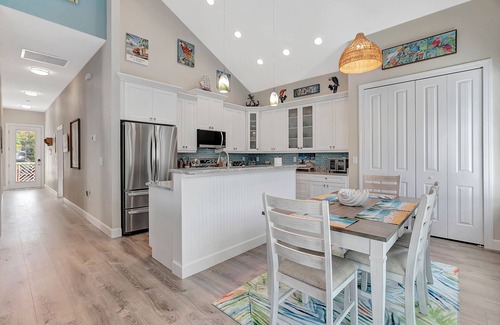 Weeki Wachee Gardens House | DIRECT WEEKI WACHEE RIVER FRONT! NEW CUSTOMHOME! WELCOME TO RIVER MARGARITAVILLE