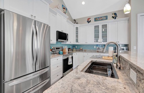 Weeki Wachee Gardens House | DIRECT WEEKI WACHEE RIVER FRONT! NEW CUSTOMHOME! WELCOME TO RIVER MARGARITAVILLE