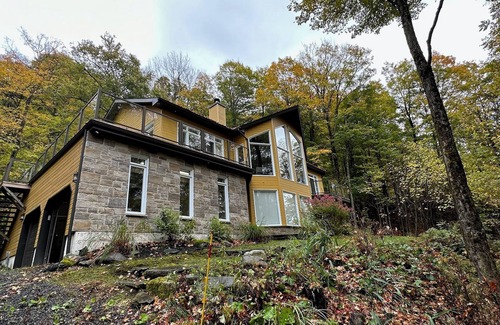 Bromont Ski Chalet | Directly in the mountain for calm and lots of activities