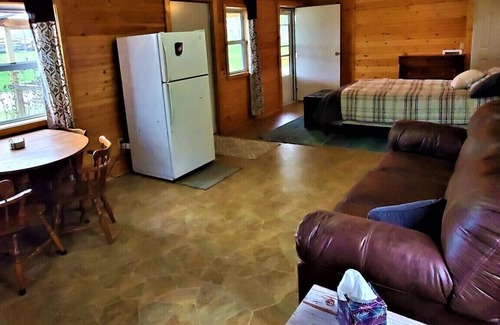 Wheatland Cabin | Directly next door to Lucas Oil Speedway in Wheatland MO.