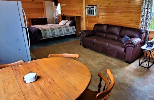 Wheatland Cabin | Directly next door to Lucas Oil Speedway in Wheatland MO.