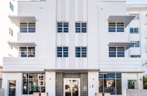 South of Fifth Apartment | Directly on the beach + Free beach lounges! Best location in South Beach