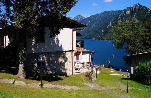 Idro Apartment | Directly on the lake with panoramic views