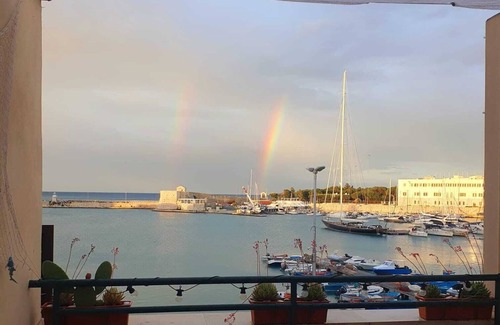 Trani Apartment | DIRECTLY OVERLOOKING THE HARBOR A FEW METERS FROM THE CATHEDRAL