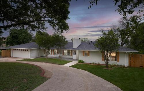 Medical Center District House | Director's Cut - A Birdy Vacation Rental