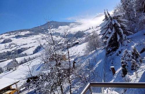 Kolsassberg Apartment | Direkt Neben der Skipiste mit Gratis-skikurs für Kinder