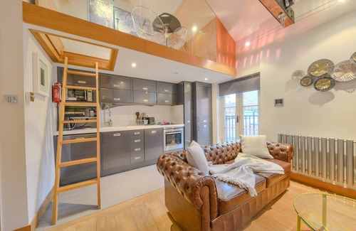 St Albans Apartment | Discount Relocation WiFi Sleeps 3