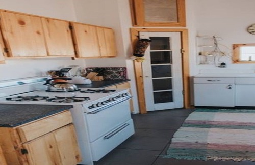 Cane Beds Cottage | *DISCOUNT* RUSTIC LITTLE HOUSE