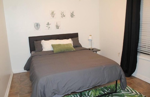 Fondren Apartment | Discounted Cozy Home with Modern Amenities