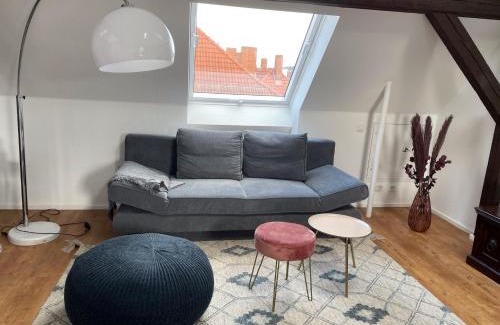 Eisenach Apartment | discovAIR Eisenach - Dachstudio Emma - Schwimmbad-Nah mit Netflix