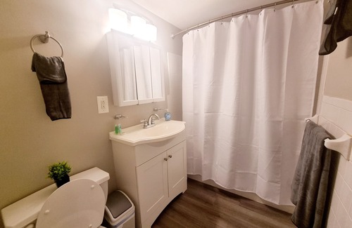 Elkins Park Apartment | Discover a guest-exclusive haven in our modern, spacious apartment