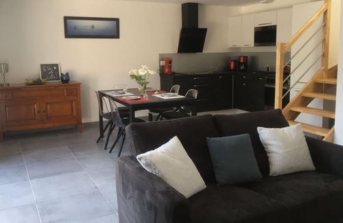 Crach House | DISCOVER ABSOLUTELY TY PAUL