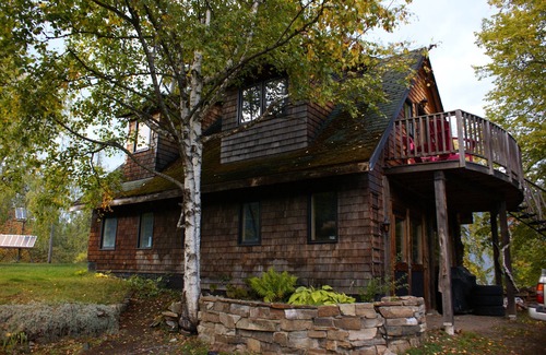 Kaslo Cabin | Discover Lakeside Serenity at Driftwood Cabin A cabin-chic retreat for up to 4