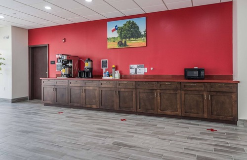 Katy Resort | Discover More of Katy, Texas! Two Relaxing Units w/FREE Parking and Breakfast!