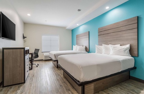 Katy Resort | Discover More of Katy, Texas! Two Relaxing Units w/FREE Parking and Breakfast!
