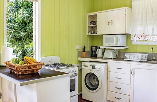Belle Plaine Cottage | Discover Secluded Serenity at Montete Hideaway Cottage