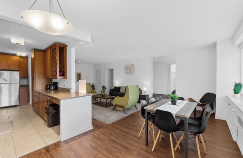 Demun House | Discover St. Louis: Modern 3BR with Top Amenities