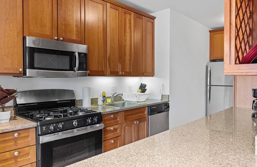 Demun House | Discover St. Louis: Modern 3BR with Top Amenities