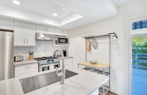 Lantern District Condo | Discover the allure of Dana Point in this beautiful 1 bedroom unit that sleeps 4