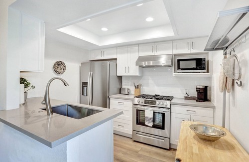 Lantern District Condo | Discover the allure of Dana Point in this beautiful 1 bedroom unit that sleeps 4