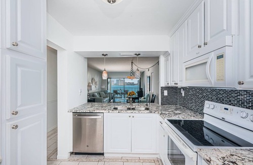 Palma del Mar House | Discover the Epitome of Waterfront Living in this Stunning condo on Isla del.