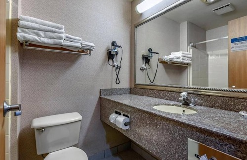 Parkrose House | Discover the Greater Portland Area from our warm and welcoming suites!