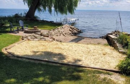 Oshkosh House | Discover the Perfect Lake House Getaway on Lake Winnebago in Oshkosh!