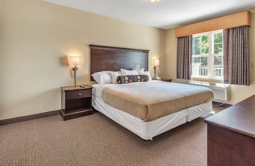 Kelleys Island House | Discover the Pristine Cunningham Suite at Kelleys Island 221