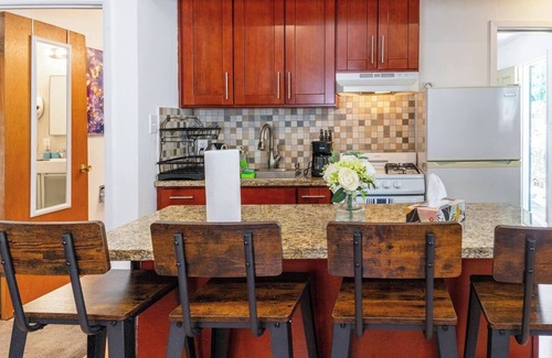 Oakland Apartment | Discover this charming residence in the heart of Oakland, CA