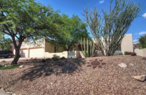 Fountain Hills House | Discover tranquility in Fountain Hills resort style desert oasis.