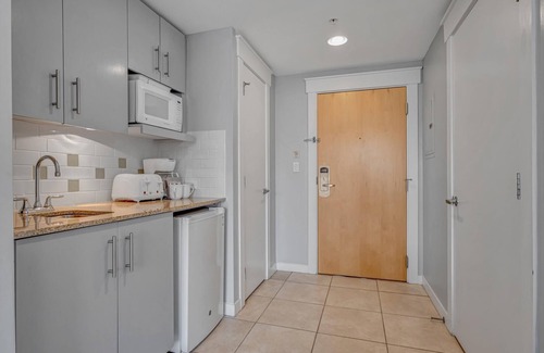 Villa Lago Condo | Discover Your Bright & Upscale Beach Studio Oasis! Featuring a Luxurious King Bed, Sleeper Sofa, Accommodating Up to 4 Guests at Sandestin Golf and Beach Resort!