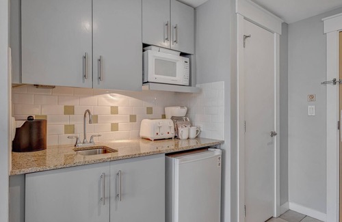 Villa Lago Condo | Discover Your Bright & Upscale Beach Studio Oasis! Featuring a Luxurious King Bed, Sleeper Sofa, Accommodating Up to 4 Guests at Sandestin Golf and Beach Resort!